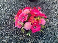  Arreglo floral de anémona rosa artificial en tumba/memorial/crema maceta 