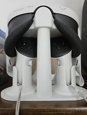 Controlador y soporte para auriculares Meta Quest 3 VR. Espacio eficiente e ideal para...