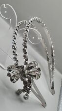 Diadema con arco de cristal Alessandra Rich