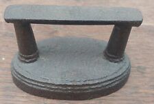 Antigua plancha de hierro ovalada, siglo XIX